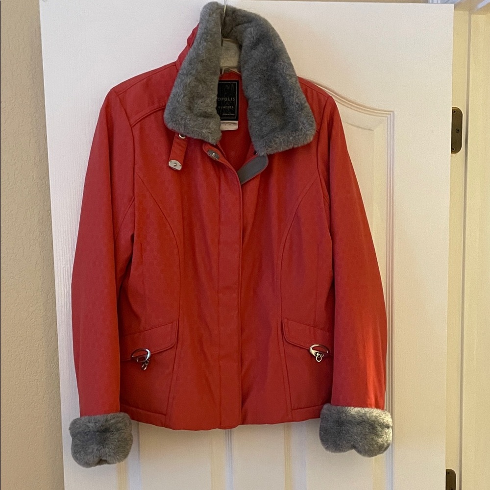 Stylish Women's Red Ski Jacket with Gray Fur Trim